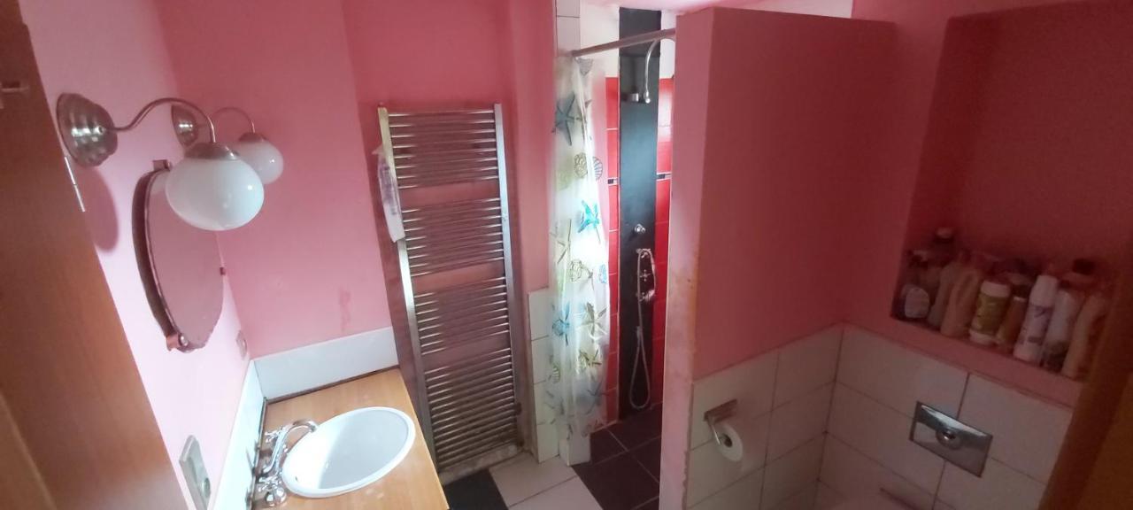 Chata u rybníka Msecke Zehrovice Exterior foto