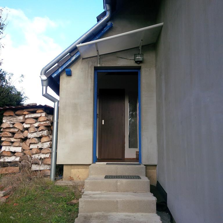 Chata u rybníka Msecke Zehrovice Exterior foto