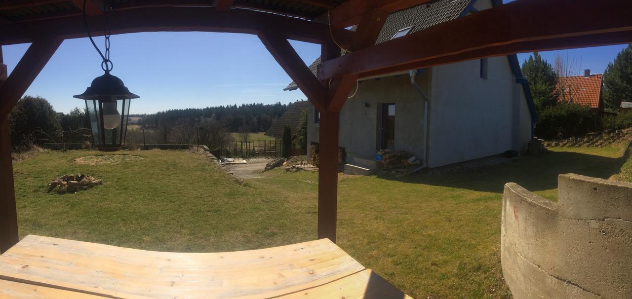Chata u rybníka Msecke Zehrovice Exterior foto