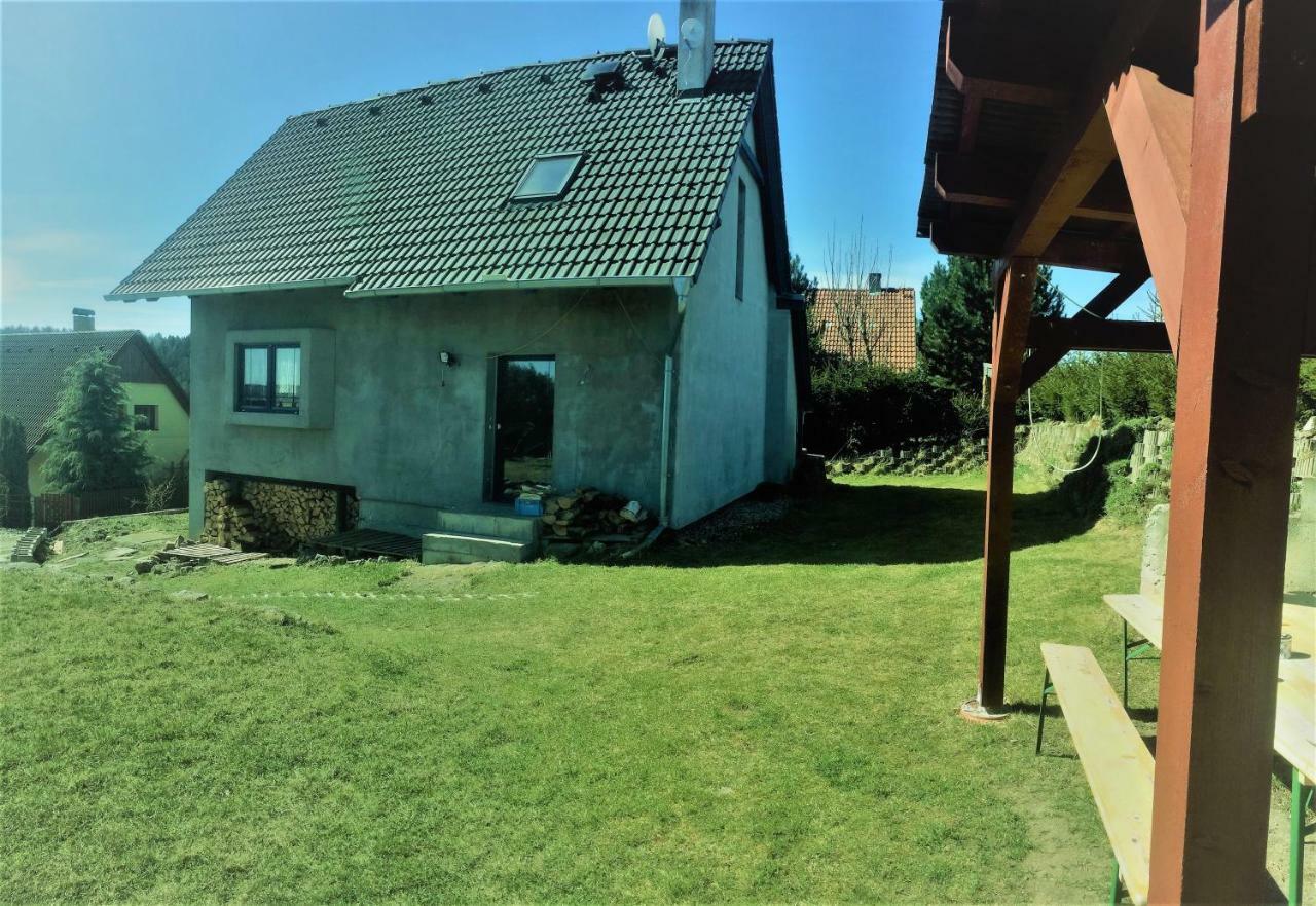 Chata u rybníka Msecke Zehrovice Exterior foto